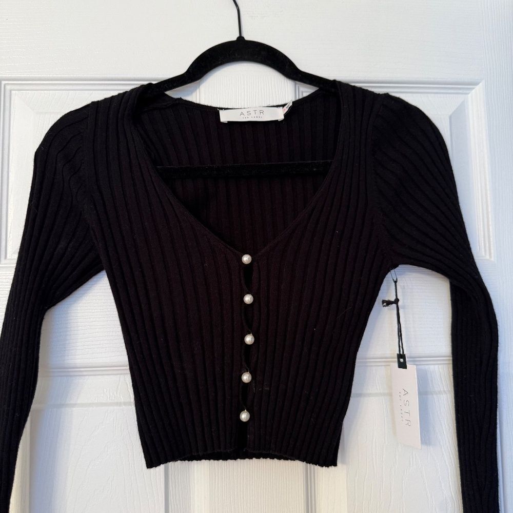 ASTR THE LABEL Black Ribbed Cardigan with Pearls - Picture 2 of 5